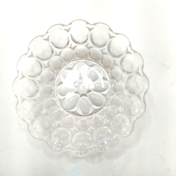 Set of 2 Vintage Pressed Glass Bowls – Scalloped Petal Edge Design - Picture 3 of 3